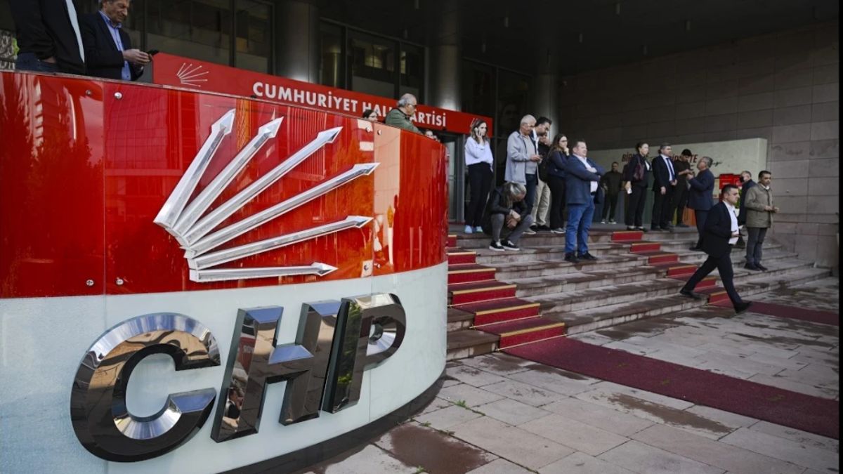 Özgür Özel yeni partiyi duyurdu, CHP'de istifa dalgası başladı