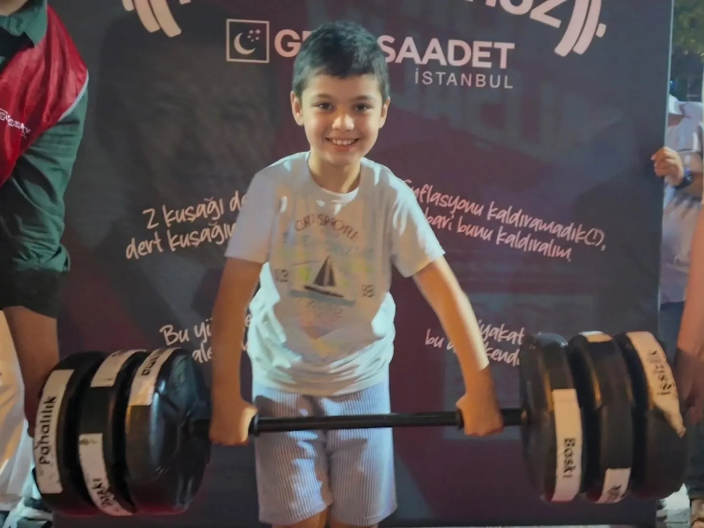 Saadet Partisi Gençlik Kolları, "Dert Halteri" ile Gençlerin Yüküne Dikkat Çekti - Fotoğraf Galerisi 2