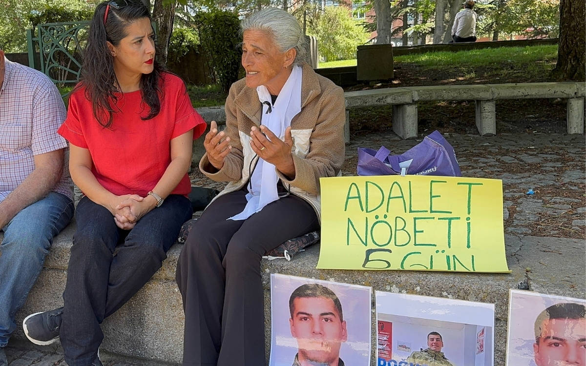 Askerde Yaşamını Yitiren Doğuş Caner Tüfekçi'nin Annesinin Adalet Nöbeti
