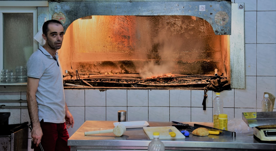 İzmir Bostanlı'da Restoran Yangını Korkuttu!