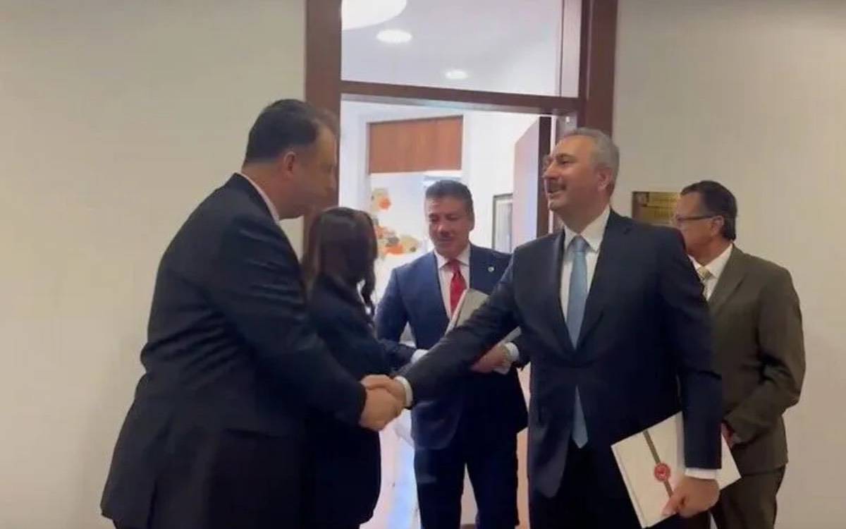 TBMM'de 'çerçeve yasa' pazarlığı: AKP'den CHP'ye sürpriz ziyaret!